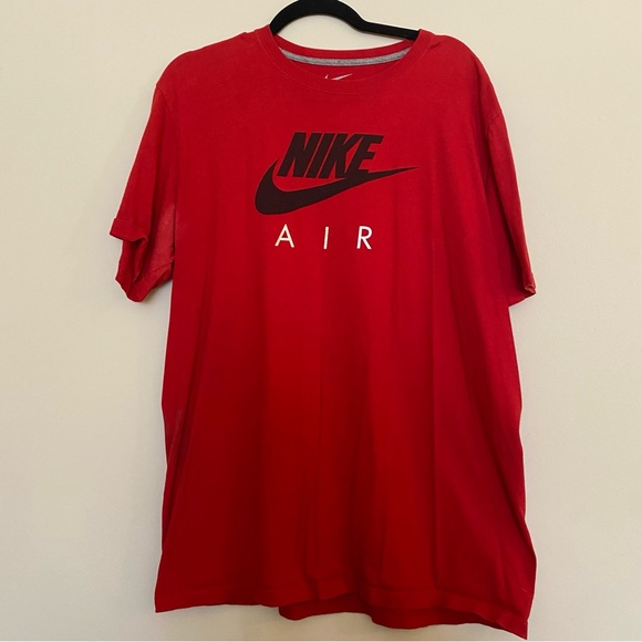 Nike Air Swoosh Regular Fit T-Shirt - Picture 1 of 3
